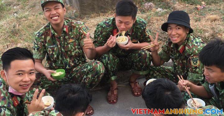 Bát mì ăn vội và niềm tin chiến thắng đại dịch