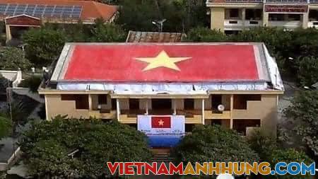 Lá cờ khẳng định chủ quyền bằng gốm lớn nhất Việt Nam tại đảo Trường Sa