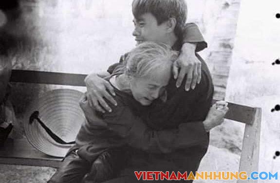 Bức ảnh có tên Mẹ con ngày gặp mặt, đang được trưng bày tại Bảo tàng Lịch sử quốc gia Việt Nam tại Hà Nội.