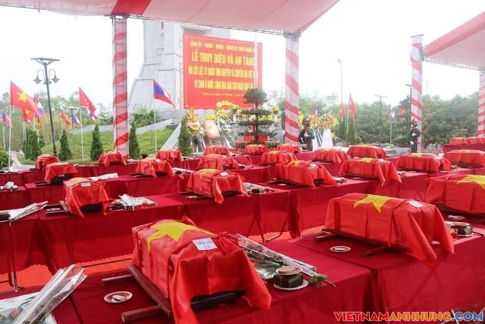 Xúc động nghẹn ngào giây phút an táng 57 hài cốt Liệt sĩ tại Nghĩa trang Liệt sĩ huyện Nghi Lộc, tỉnh Nghệ An