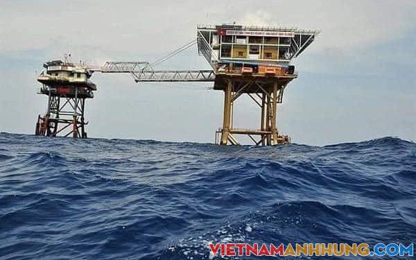 Nhỏ bé Nhà giàn hiên ngang nước Việt