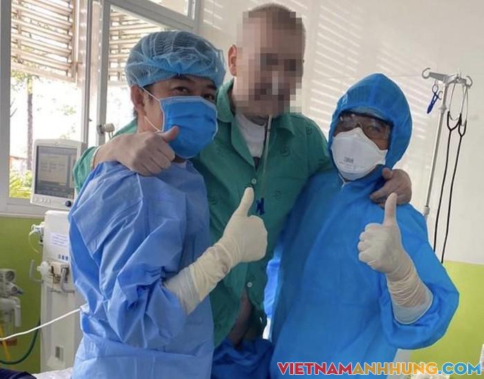 Bệnh nhân 91 đã tập đi với sự hỗ trợ của nhân viên y tế, công ty bảo hiểm đã đồng ý trả viện phí