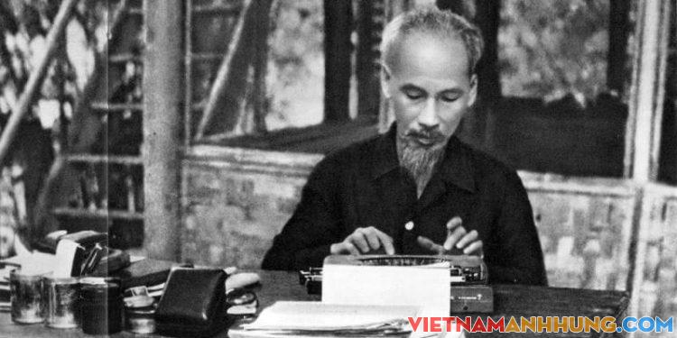 Chiếc máy chữ và chiếc đồng hồ của Bác Hồ