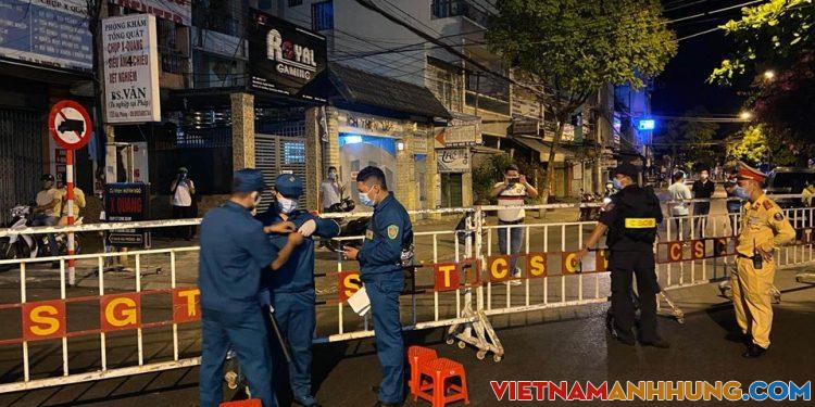 Những chiến binh áo xanh – Dân quân tự vệ ngày đêm đang căng mình để chống dịch COVID- 19 tại Đà Nẵng