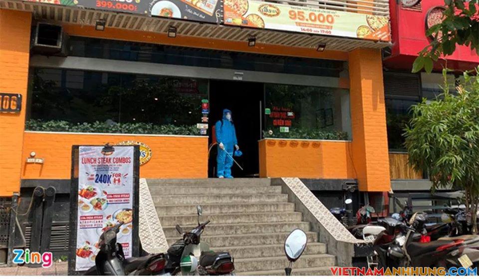 Phong tỏa quán Pizza có ca nghi nhiễm Covid-19 ở Hà Nội