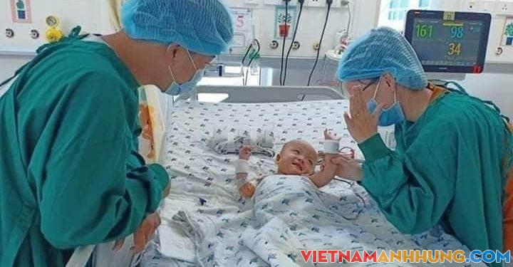 Nụ cười bé Trúc Nhi và Diệu Nhi
