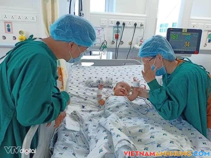 Nụ cười bé Trúc Nhi và Diệu Nhi