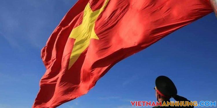 Lễ thượng cờ và tôn vinh đại kỳ rộng tới 250m2 trên đỉnh Thới Lới của đảo Lý Sơn