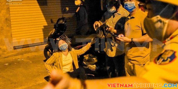 Khoảnh khắc xót xa ngay thời điểm phong tỏa 03 bệnh viện ở Đà Nẵng