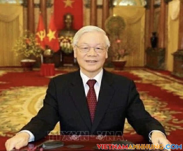 Bạn có biết người đàn ông trong hình đã và đang là: