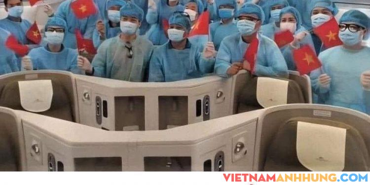 Bởi vì đang sống ở Việt Nam, nên trong lúc này chúng ta có quyền hi vọng