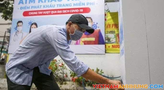 Cha đẻ “ATM gạo” chế tạo “ATM khẩu trang” phát miễn phí