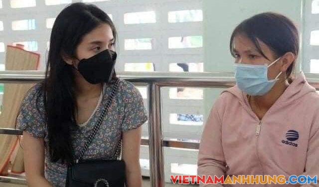 Cô gái tiếp tục giúp đỡ cha con người bắt rắn sau khi giúp đỡ chú lái xe grab