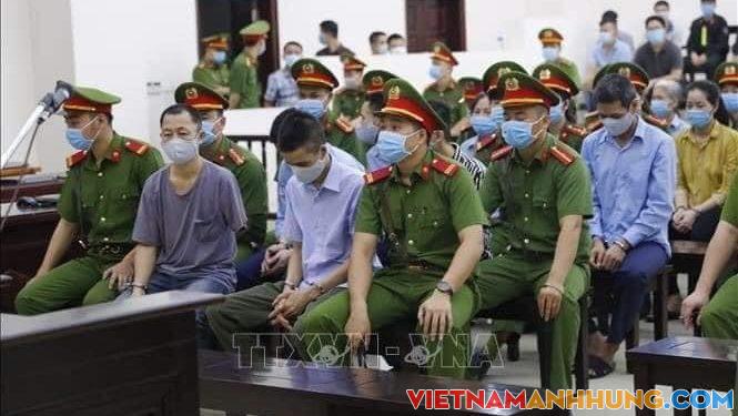 Hình ảnh những kẻ giết người và chống người thi hành công vụ đang được đưa ra trước ánh sáng của pháp luật