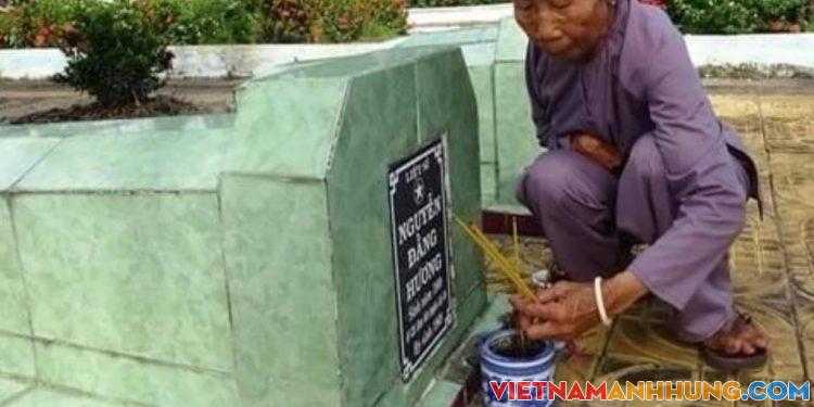 Nữ thương binh bán vé số xây mộ cho đồng đội