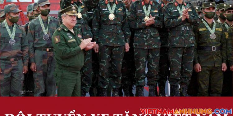 Đội tuyển xe tăng Việt Nam nhận huy chương vàng và cup vô địch