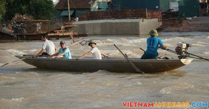 Cảm phục người cứu hơn 300 người dân trong cơn lũ