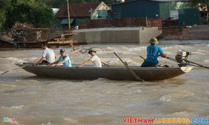 Cảm phục người cứu hơn 300 người dân trong cơn lũ