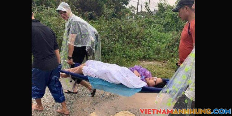 Câu chuyện cảm động mùa mưa lũ