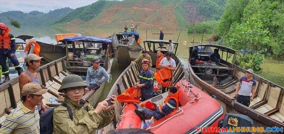 Đưa được 19 công nhân còn sống và 1 thi thể rời khỏi thủy điện Rào Trăng 3