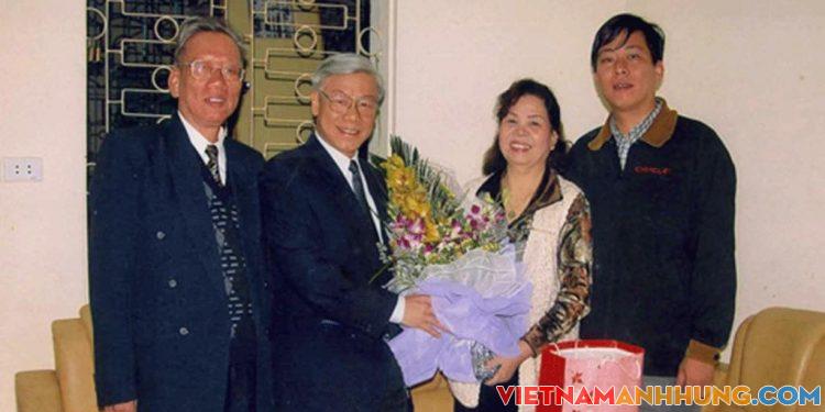 Hướng tới chào mừng kỷ niệm 38 năm ngày Nhà giáo Việt Nam (20/11/1982 – 20/11/2020), cùng xem lại bức thư của TBT, CTN Nguyễn Phú Trọng gửi cô giáo của mình.