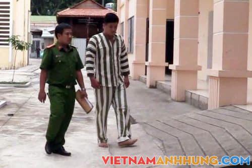 Khởi tố bị can với kẻ đánh nữ sinh sau va chạm giao thông