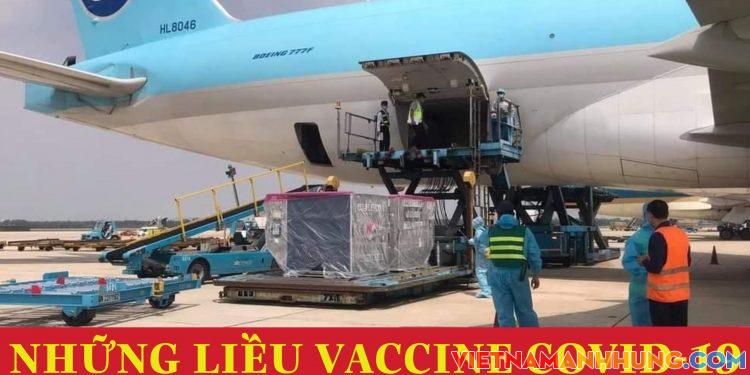 Sáng nay, 117.600 liều vaccine COVID-19 đầu tiên về tới Việt Nam