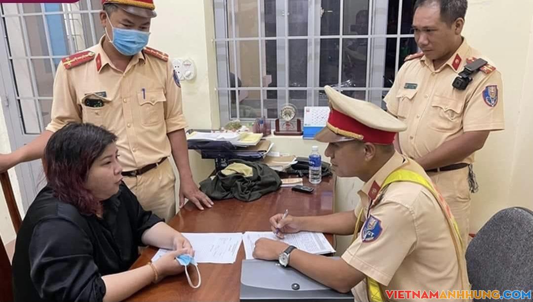 CSGT chặn hàng loạt xe ô tô, tìm kẻ bắt cóc