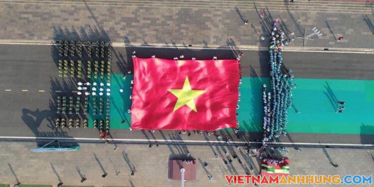 Lễ thượng cờ Tổ quốc đầu tiên tại Quảng trường Đại Đoàn Kết sáng nay