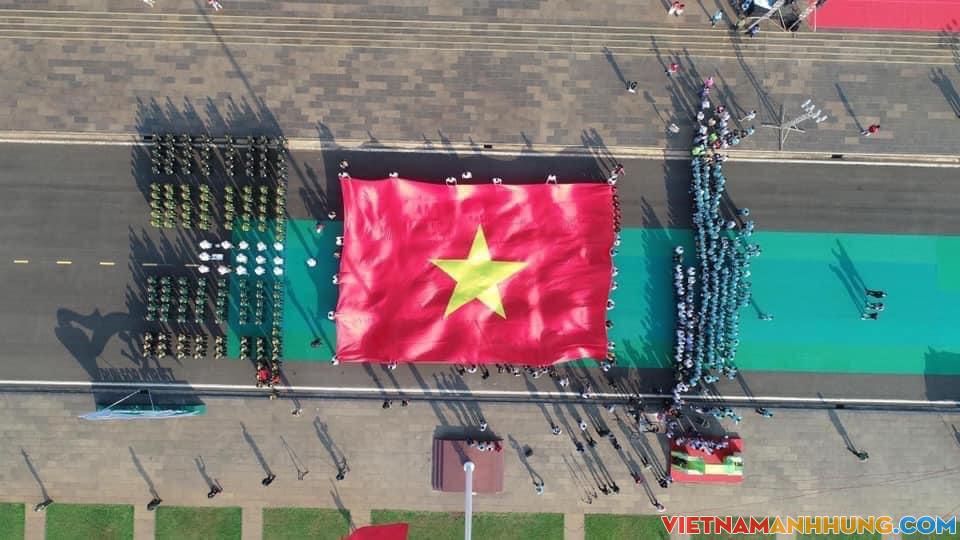 Lễ thượng cờ Tổ quốc đầu tiên tại Quảng trường Đại Đoàn Kết sáng nay