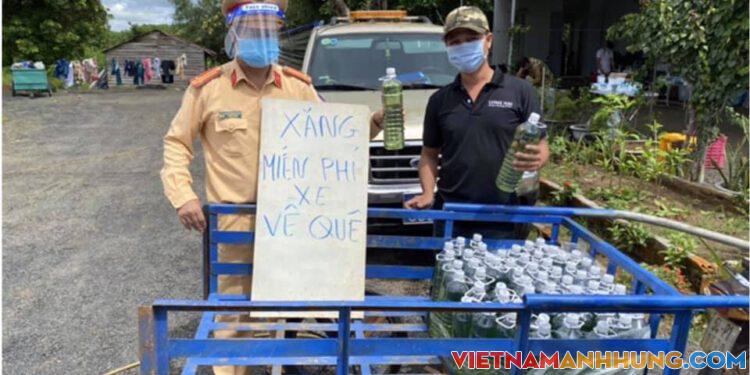 Công an tỉnh Gia Lai hỗ trợ người dân trở về từ vùng dịch