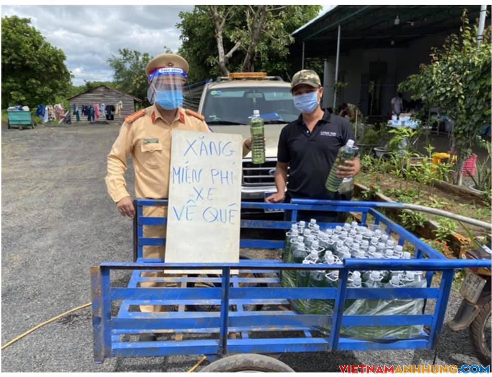 Công an tỉnh Gia Lai hỗ trợ người dân trở về từ vùng dịch