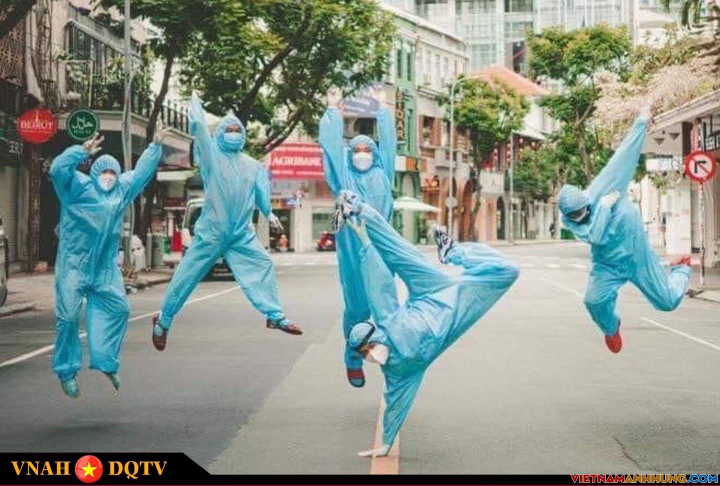 Em tin là chúng ta sẽ vượt qua đại dịch trong một ngày sớm thôi