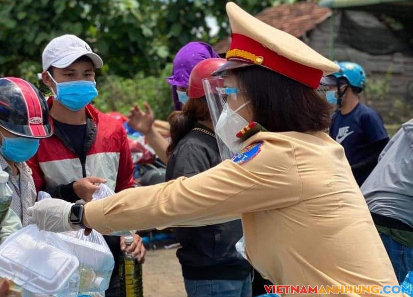 Hình ảnh đẹp tình quân – dân tại chốt phòng, chống dịch Covid-19 Cầu 110 – Gia Lai ngày 29/7