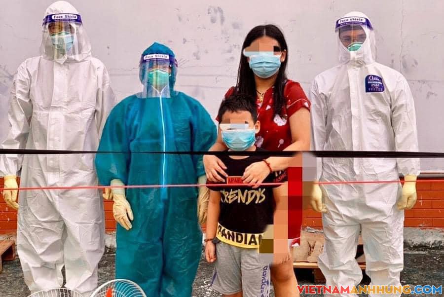 Thương các em quá! Bố mẹ mất vì Covid-19, hai bé F0 cùng nhau đến bệnh viện điều trị