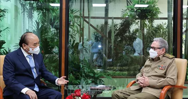 Chủ tịch nước Nguyễn Xuân Phúc gặp Đại tướng Raul Castro Ruz