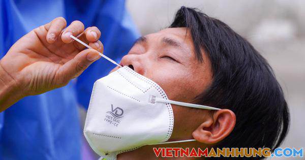 TP HCM: Người dân “vùng xanh” tự test nhanh Covid-19 tại chốt kiểm soát