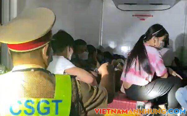 15 người trốn trong xe đông lạnh để về quê