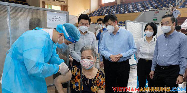 Hà Nội tổ chức tiêm vaccine Covid-19 nhanh và bài bản