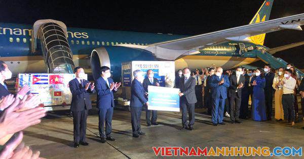 Bàn giao hơn 1 triệu liều vắc-xin sau chuyến công du của Chủ tịch nước