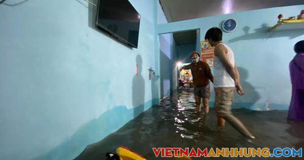 Miền Trung ngập nặng sau bão số 5