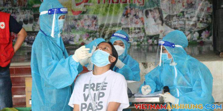 Chuyện chưa kể về cuộc chiến của 168 trẻ em mồ côi và bảo mẫu ở trung tâm nhân đạo nhiễm Covid-19