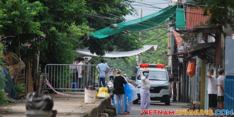 Nhân viên y tế Medlatec, thợ cắt tóc dương tính SARS-CoV-2