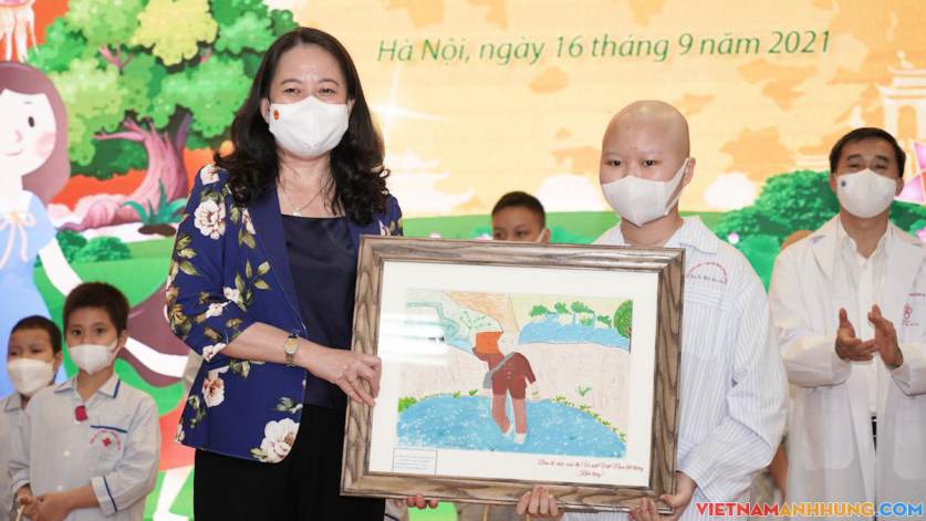 Bệnh nhi ung thư vẽ chủ quán cơm mất vì Covid-19