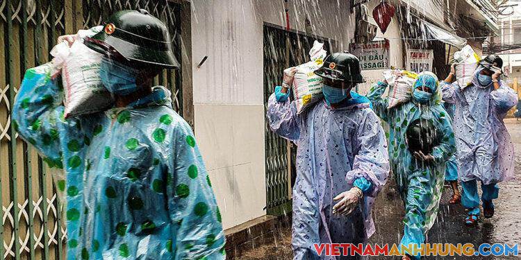 Bộ đội giúp dân ‘vùng đỏ’ chống bão Côn Sơn