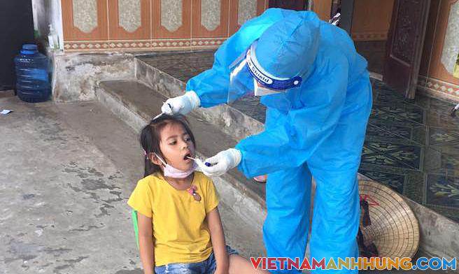 Cả lớp phải đi cách ly vì bạn học mắc Covid-19