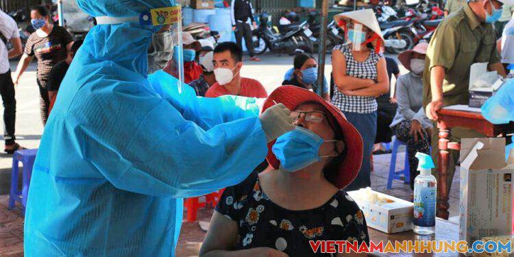 Chủ tịch phường bị đình chỉ công tác vì lơ là chống dịch