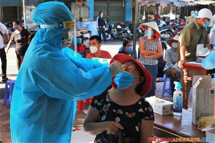 Chủ tịch phường bị đình chỉ công tác vì lơ là chống dịch