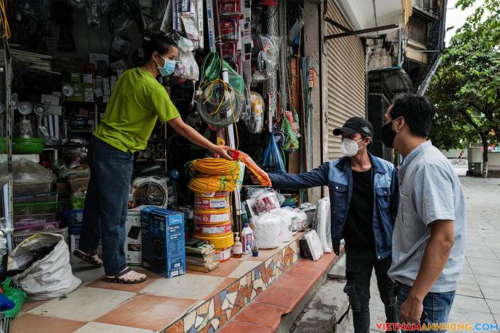 Covid 24h: Hà Nội nới lỏng giãn cách, TP HCM xét nghiệm toàn bộ dân ‘vùng đỏ, cam’