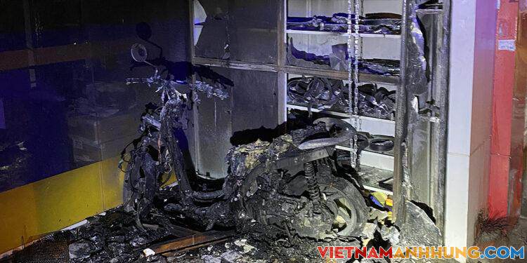 Cứu vợ chồng trong căn nhà cháy